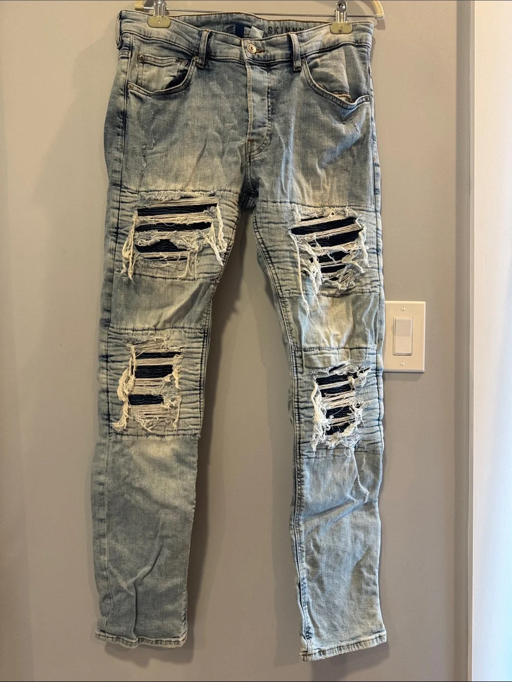 H&M Divided Light Wash Distressed Moto Skinny Jeans Size 34 Biker